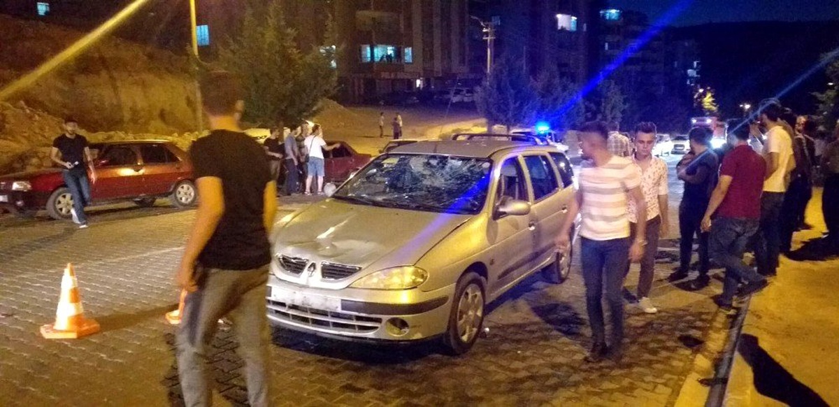 Adıyaman\'da otomobil ile motosiklet çarpıştı: 2 yaralı
