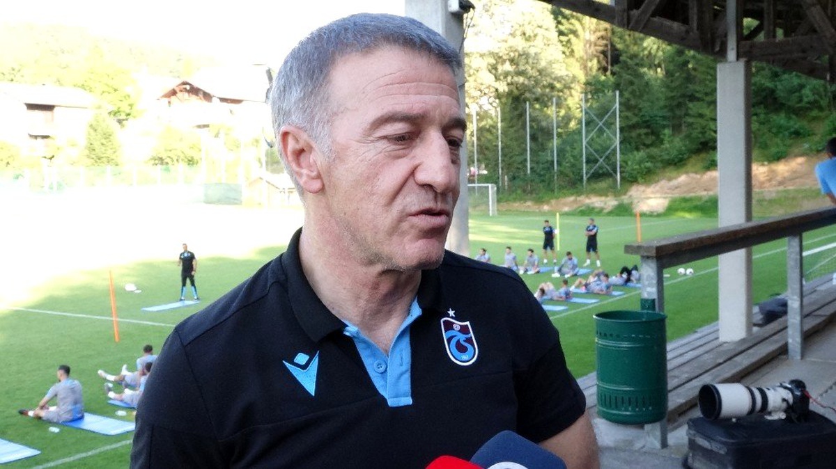 Ağaoğlu: "Futbolcu satarak para kazanacağımız sezon bu sezon değil"