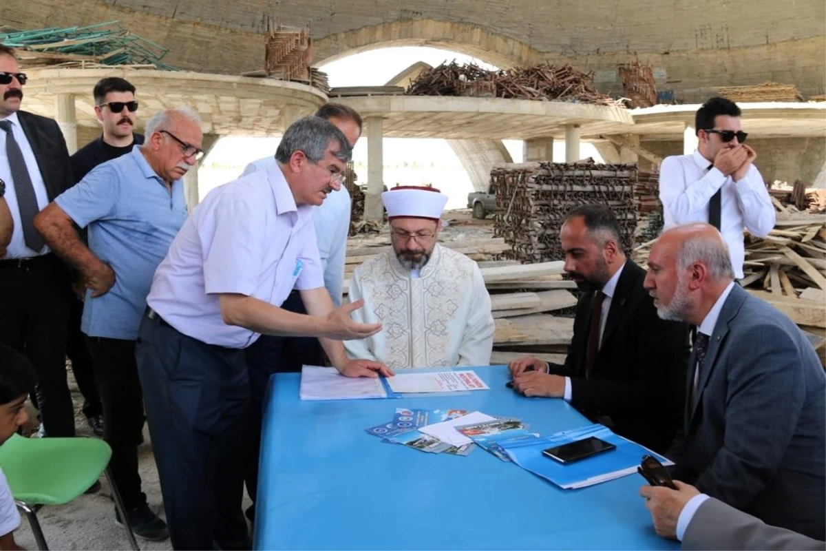 Ali Erbaş\'tan Tıbbiye Camii ve Külliyesi\'ne ziyaret