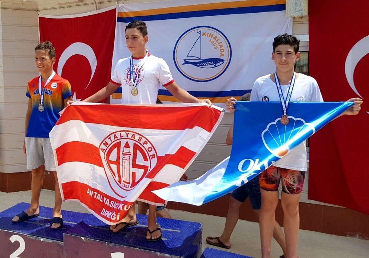 Antalyaspor, Prens Adaları Yüzme Şampiyonası\'na damga vurdu