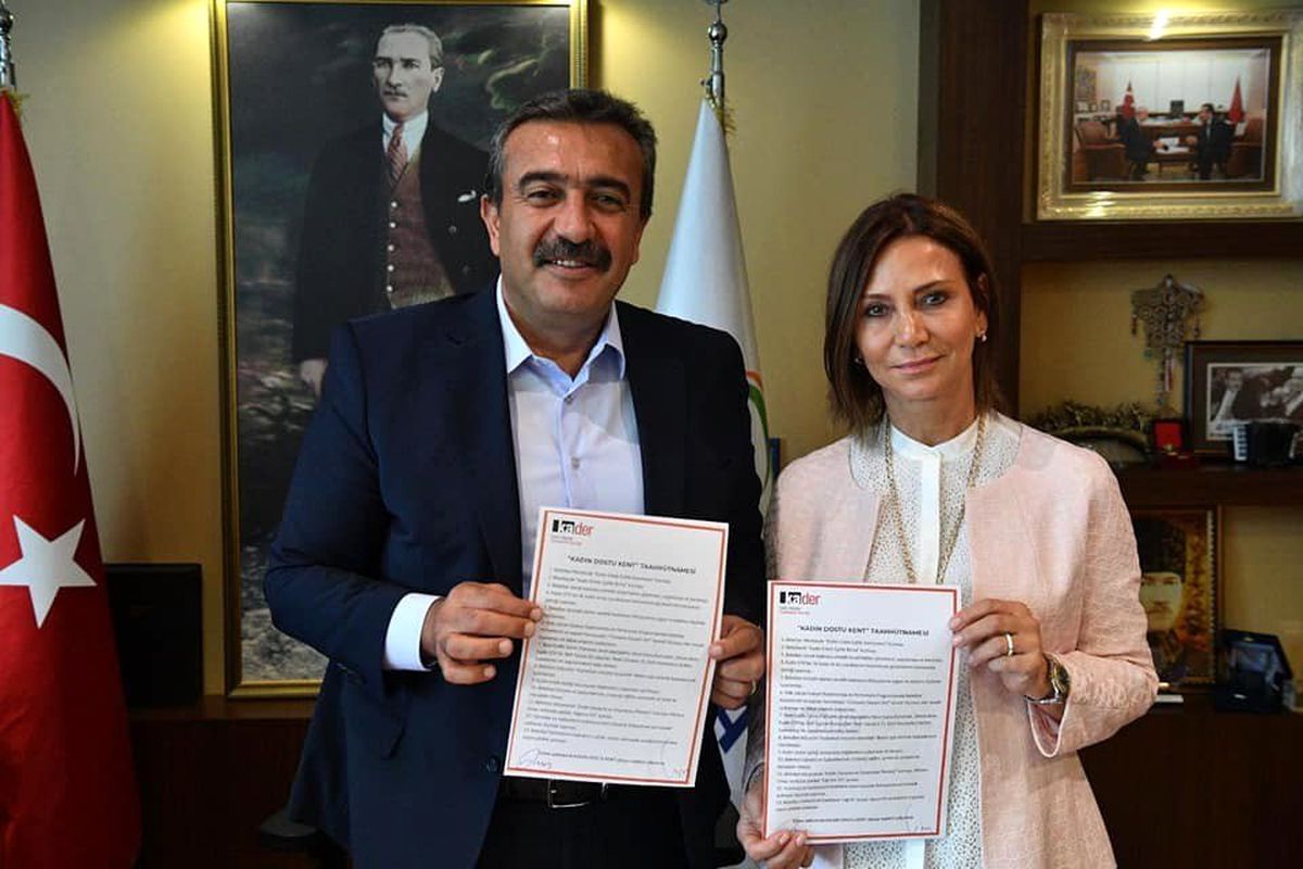 Başkan Çetin, "Kadın Dostu Kent Taahhütnamesi"ni imzaladı