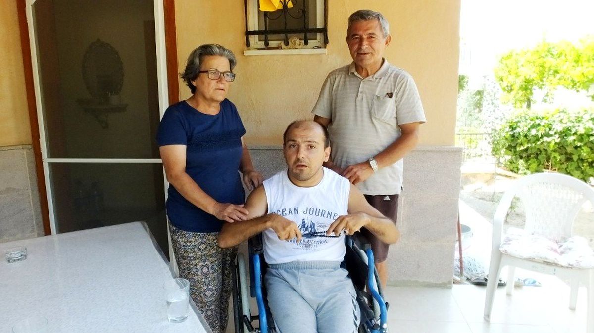 Burhaniye\'de engellilerin yol çilesi