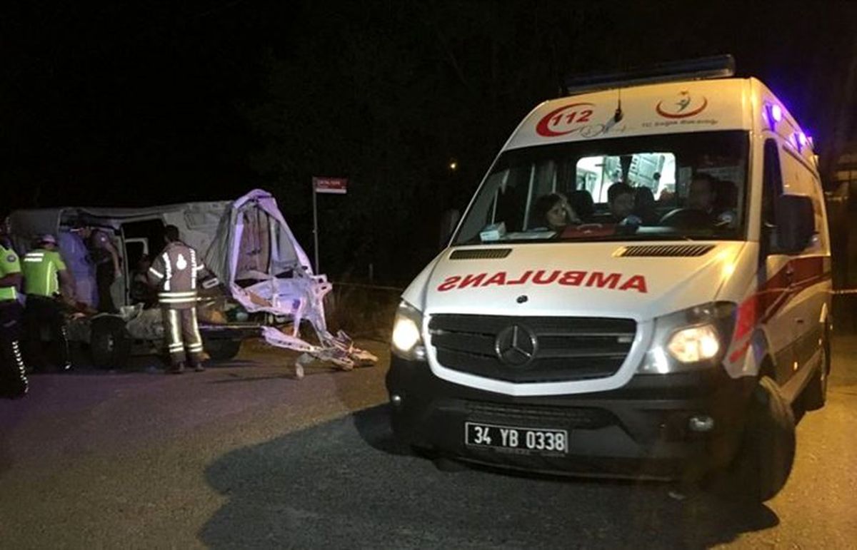Çekmeköy\'de trafik kazası: 2 ölü, 3 yaralı