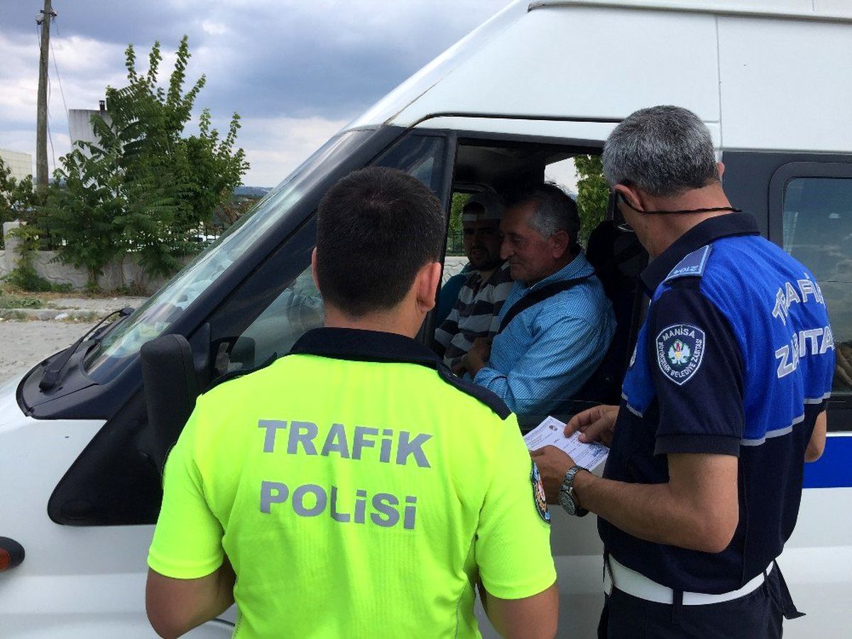 Demirci\'de servis ve ticari taksilere sıkı denetim