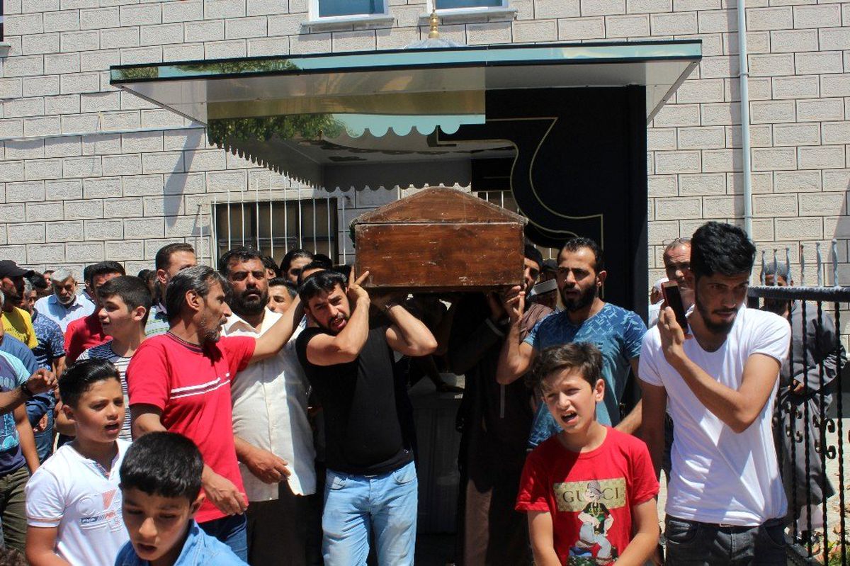 Denizde boğulan 9 yaşındaki çocuk toprağa verildi