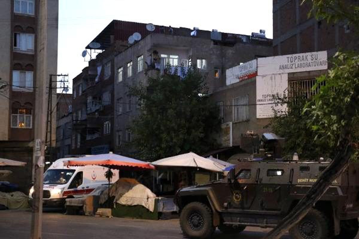 Diyarbakır\'da eve operasyon: 1 terörist öldürüldü