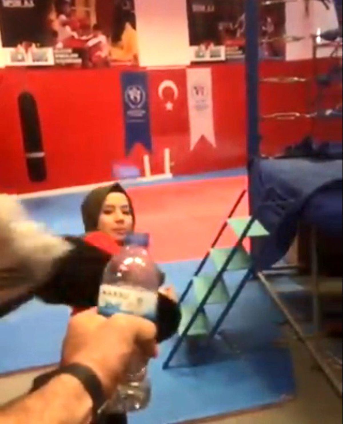 Dünya Şampiyonu Hayriye\'den \'Bottle Cap Challenge\' videosu