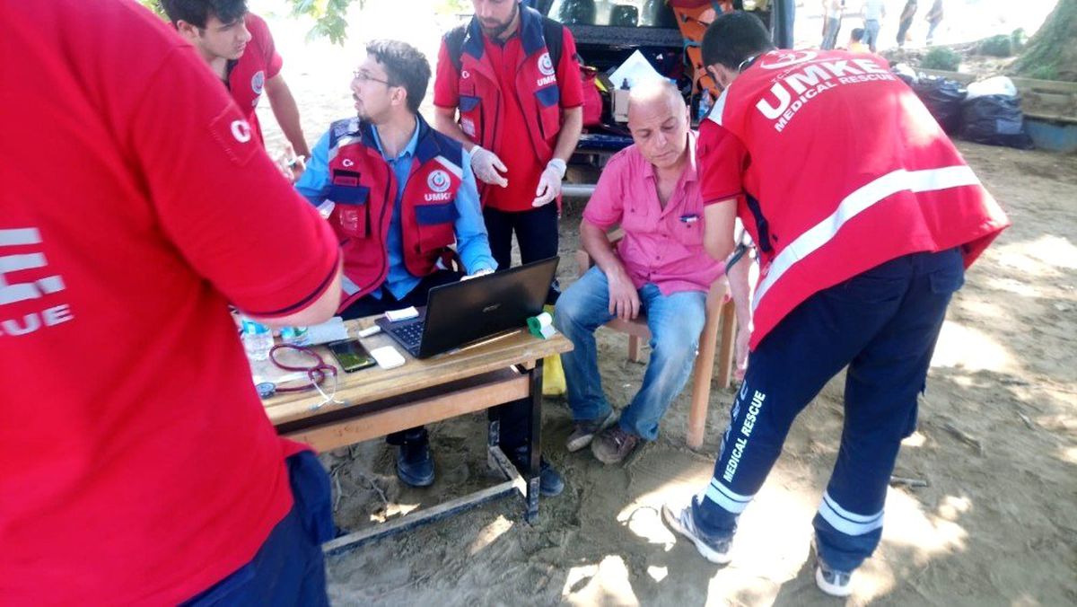 Düzce\'de selin vurduğu köylerde 74 afetzedeye sağlık hizmeti verildi