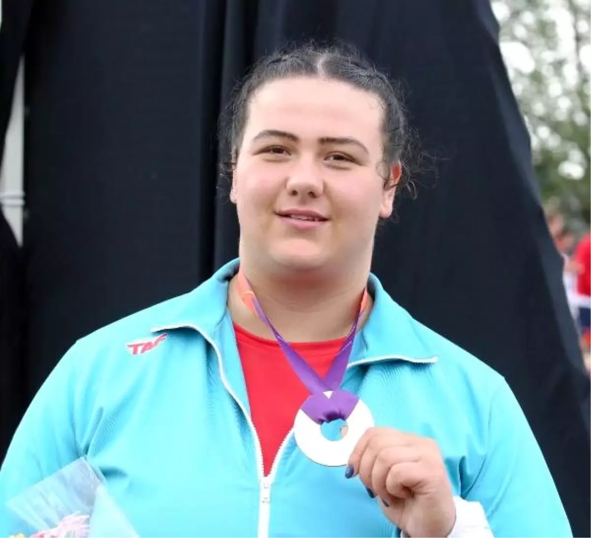 Gülle atmada Pınar Akyol\'dan gümüş madalya