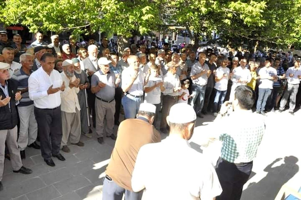 Hacı adayları dualar ile uğurlandı