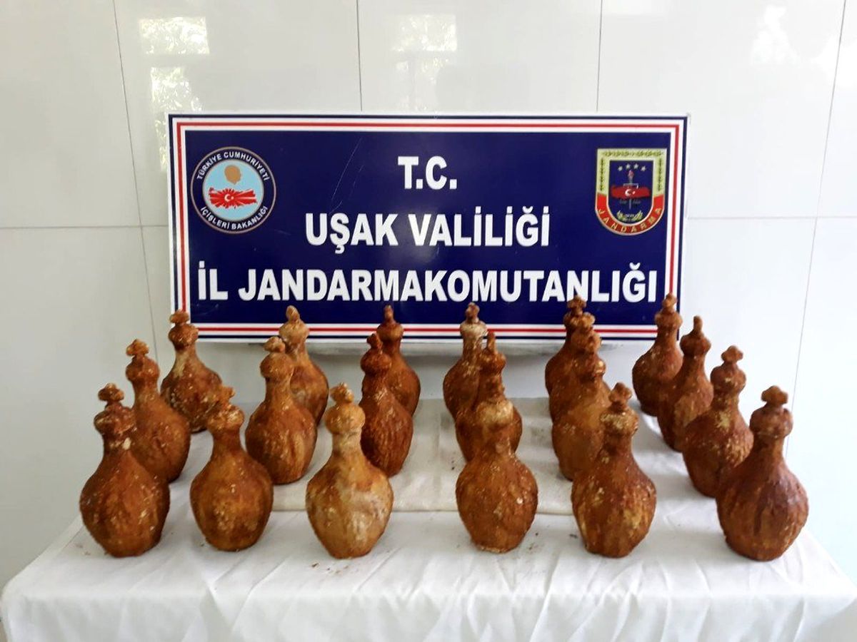 İçerisinde şarap mayası bulunan 20 adet tarihi testi ele geçirildi