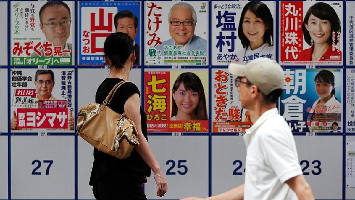 Japonya\'da halk sandık başında: Başbakan Abe pasifist anayasayı değişmeyi amaçlıyor