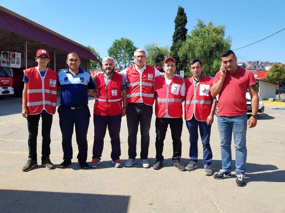 Kızılay\'dan selde zarar gören ailelere yardım