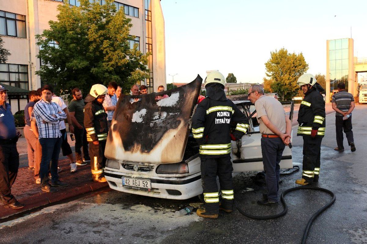 Otomobil alev alev yandı