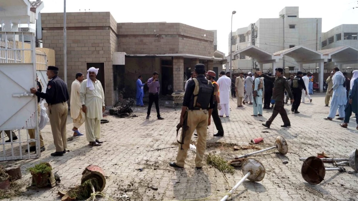 Pakistan\'da hastane yakınında intihar saldırısı: 7 ölü, 26 yaralı