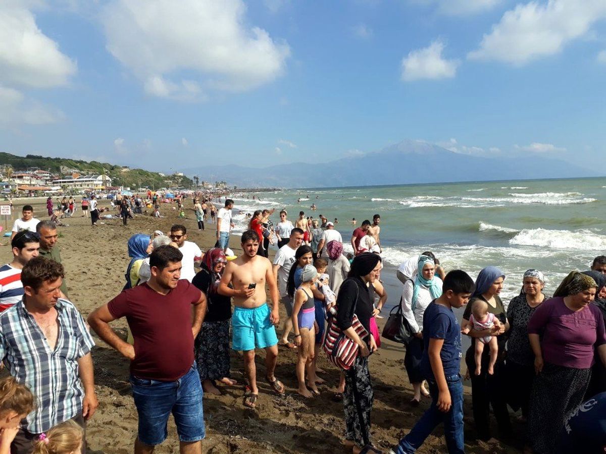 Samandağ Denizi\'nde 1 günde 8 kişi boğulma tehlikesi geçirdi