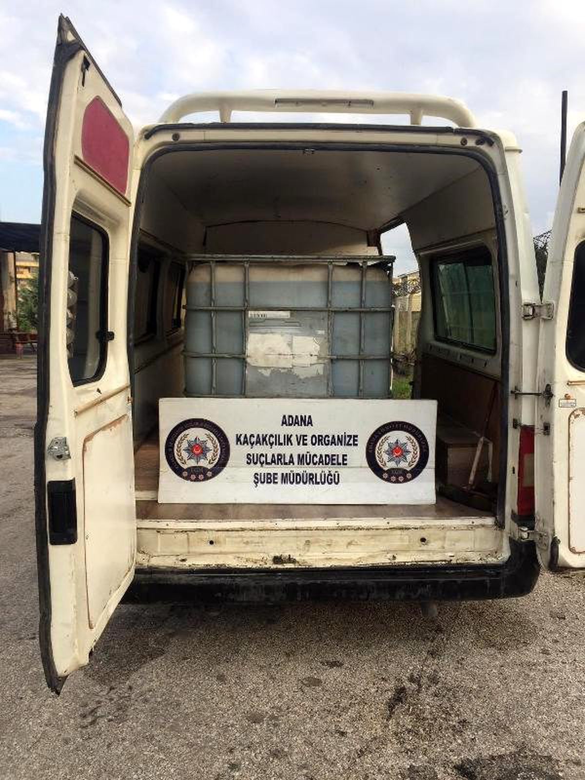 Şüpheli araçtan 2 bin litre kaçak akaryakıt çıktı