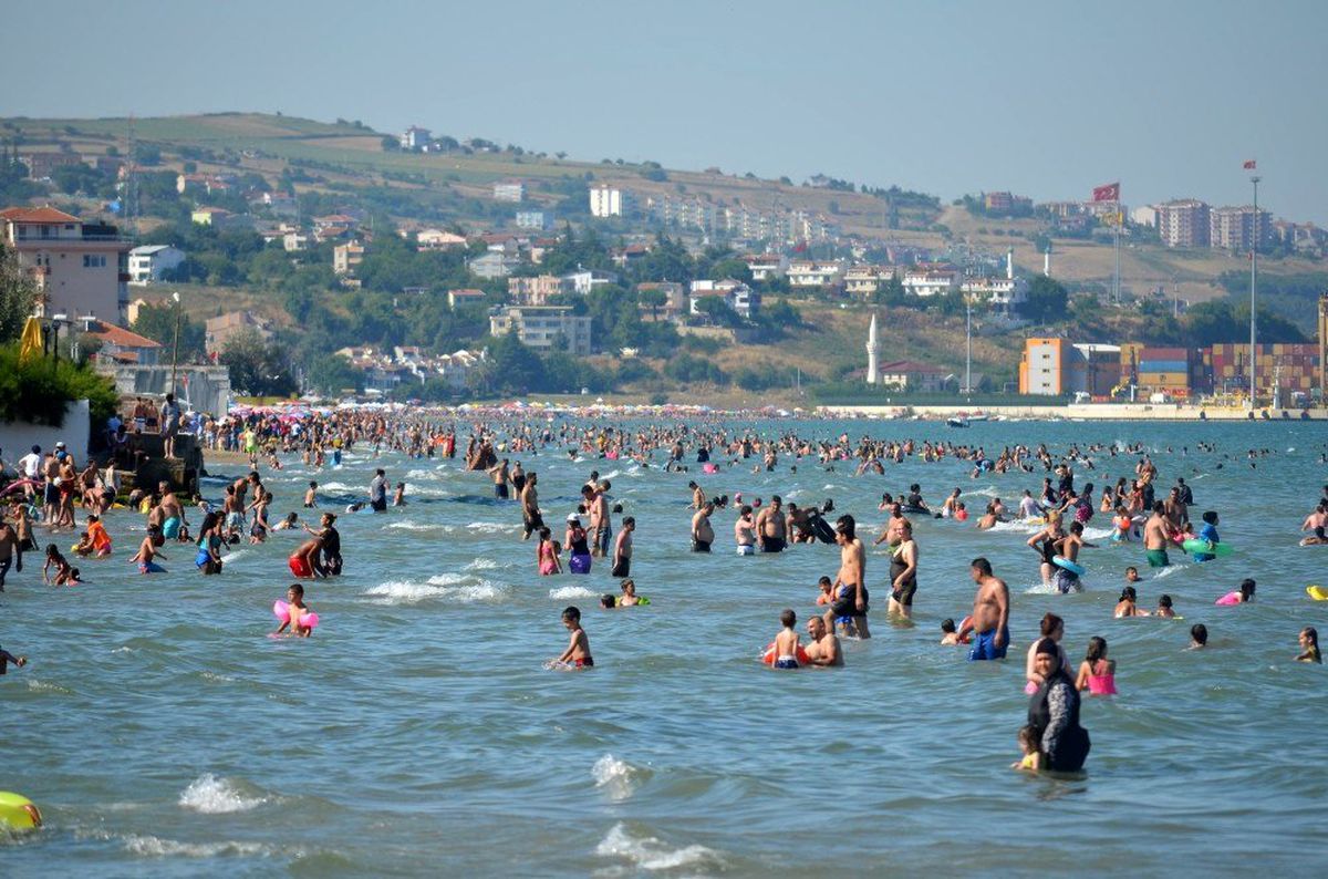Tekirdağ plajlarında adım atılacak yer kalmadı