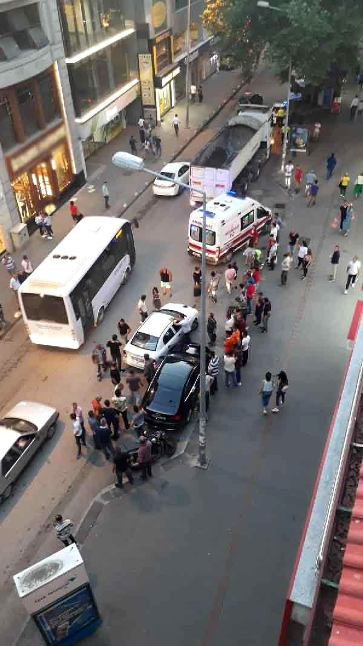 Trafikteki kavga cep telefonu kamerasında