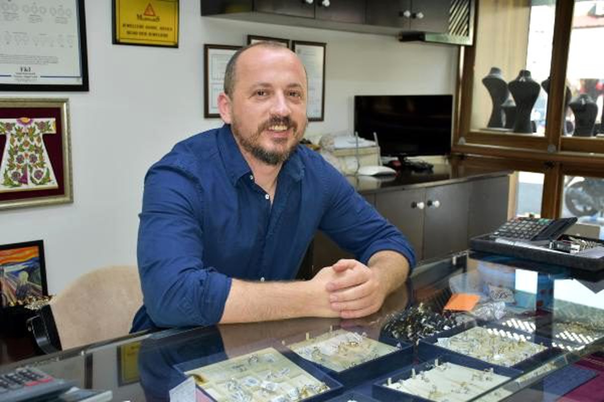 Turistlere hanuçuluk yapan komşusunu uyardı darp edildi