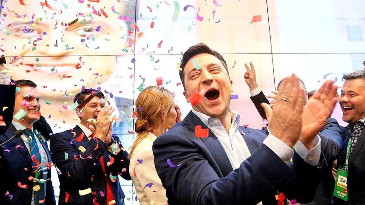 Ukrayna\'da erken seçimin galibi Devlet Başkanı Vladimir Zelenskiy
