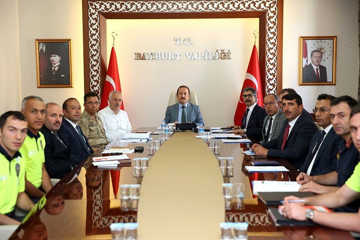 Vali Ali Hamza Pehlivan başkanlığında trafik güvenliği ele alındı