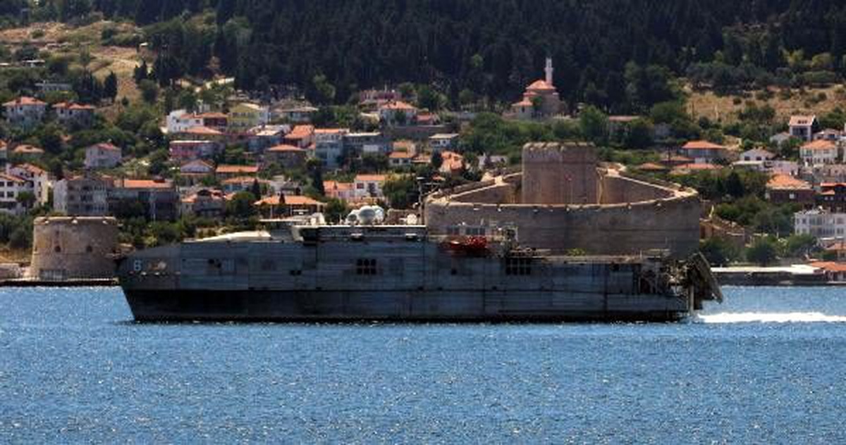 ABD savaş gemisi \'USNS Yuma\', Çanakkale Boğazı\'ndan geçti