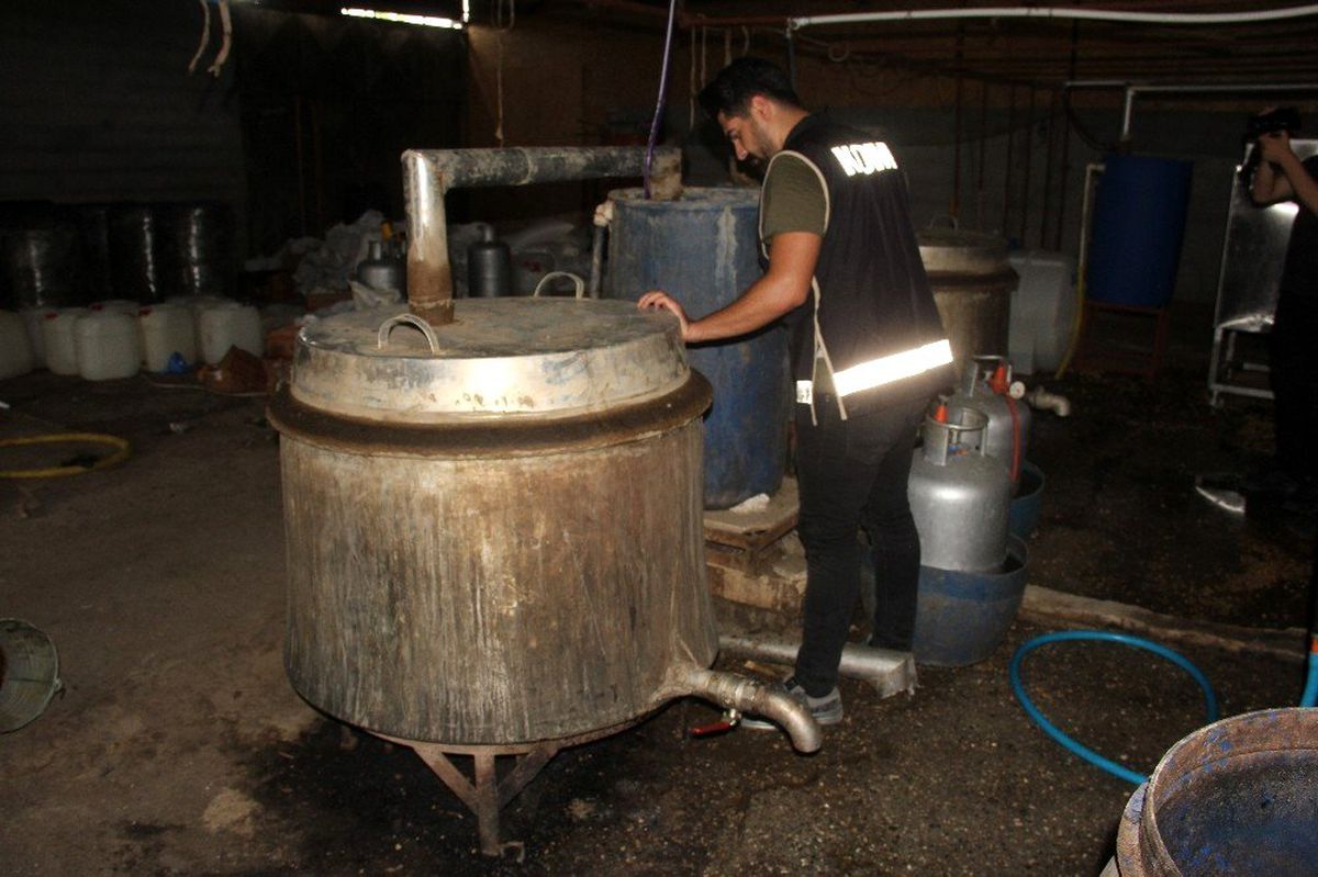 Adana\'da 7 ayda 22 bin 360 litre kaçak içki ele geçirildi