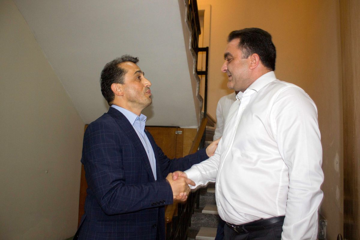 AK Parti Yöneticileri Çiftçiler Birliği\'nde, çiftçinin hükümetten beklentilerini dinlediler