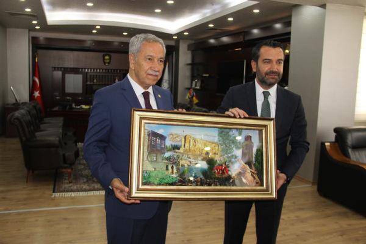 Arınç\'tan Elazığ Belediyesi\'ne ziyaret