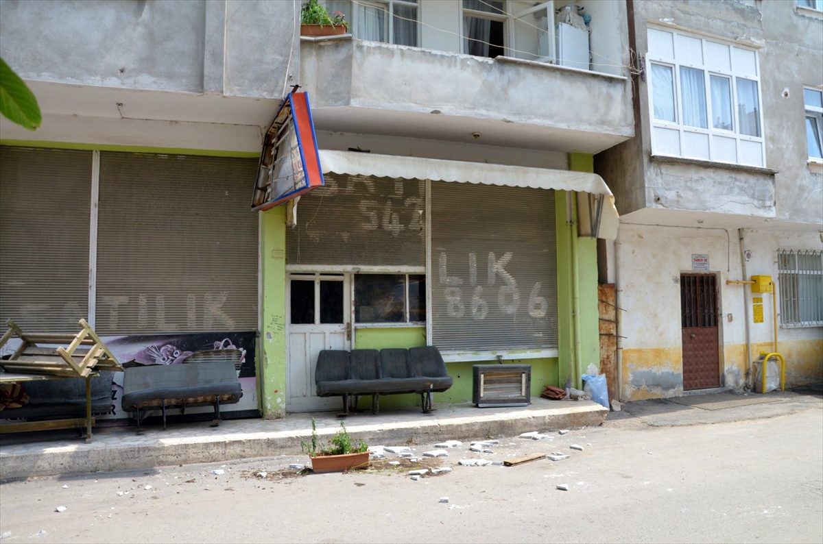 Bafra\'da balkondan düşen çocuk yaralandı