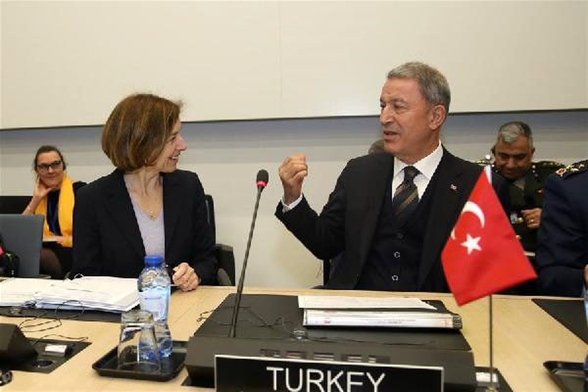 Bakan Akar, Fransız mevkidaşı ile telefonda görüştü