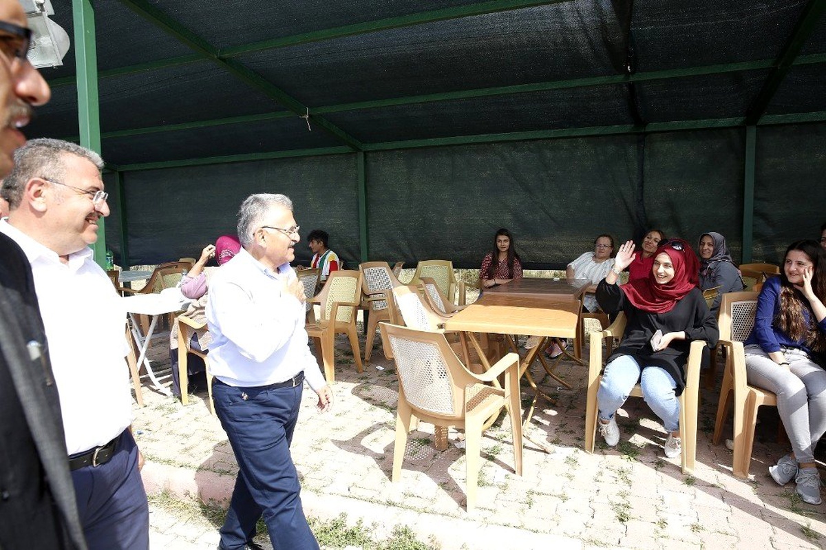 Başkan Büyükkılıç, Özvatan\'da Yaz Şenliği\'ne katıldı