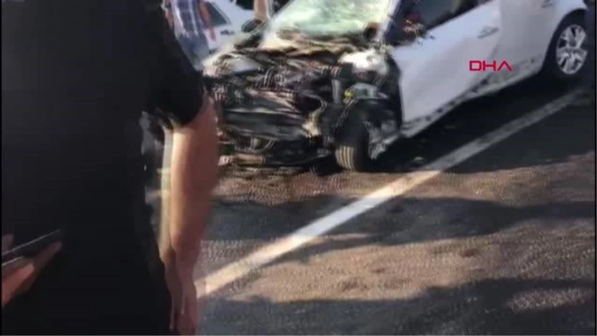 Bingöl\'de yolcu minibüsü ile otomobil çarpıştı: 2 ölü, 16 yaralı