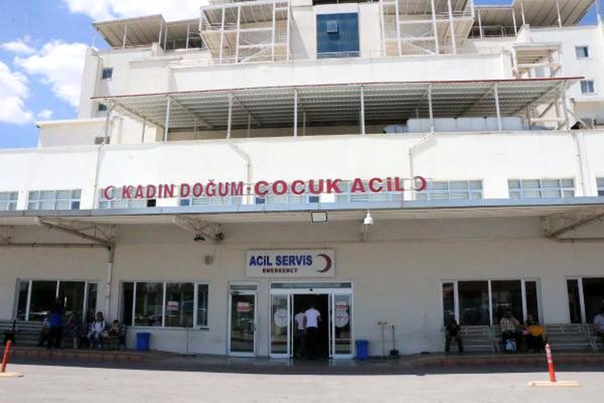 Cami avlusuna bırakılan bebek hasta olduğu için terk edilmiş