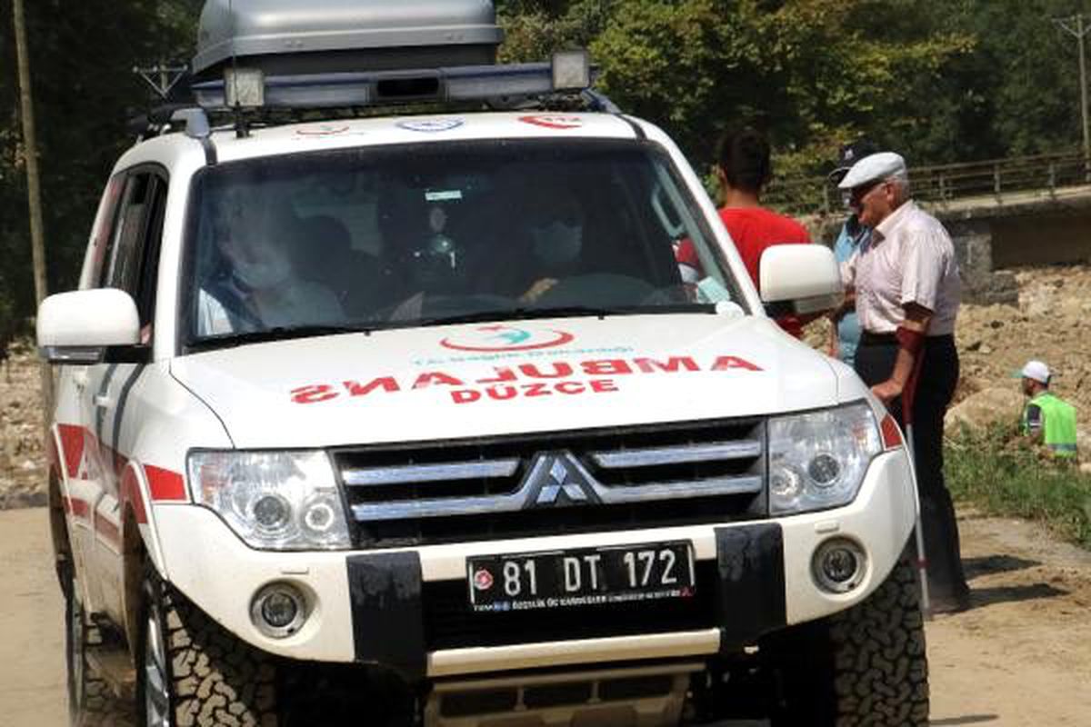 Düzce\'de selde kaybolan 5 kişiyi arama çalışmaları sürüyor(3)