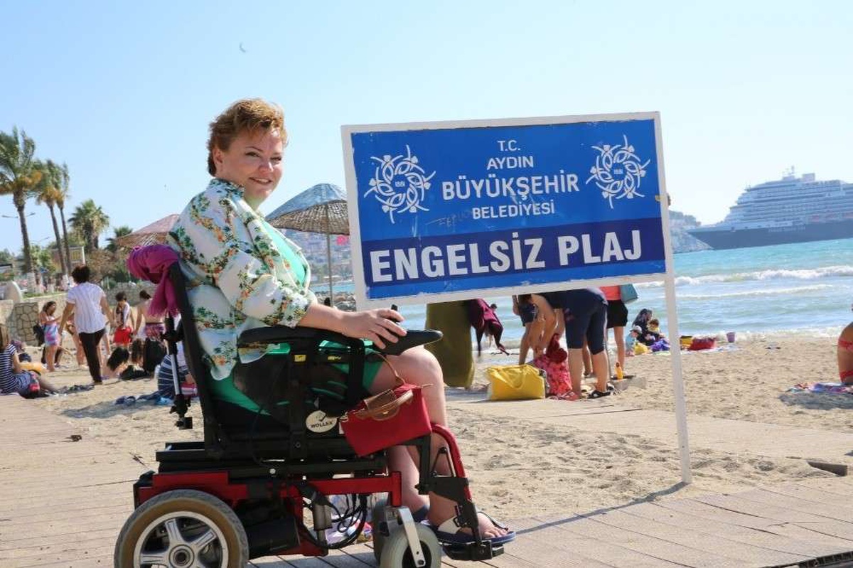 Engellilere gösterilen saygı ve imkan, onu Kuşadası\'nda yaşamaya itti