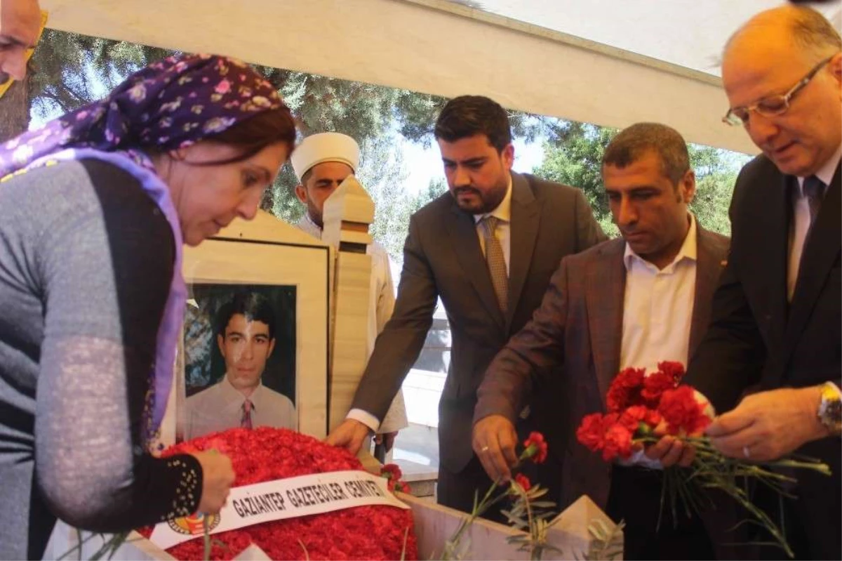 Gazeteci Bağcı mezarı başında anıldı