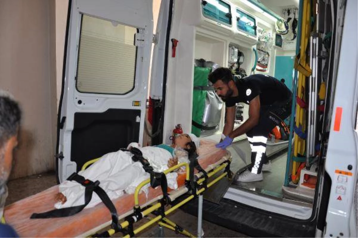 Gaziantep\'te hafif ticari araç devrildi: 12 yaralı