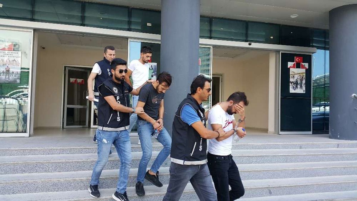 Gazoz şişelerini uyuşturucuyla doldurup polisi şaşırtmaya çalıştılar