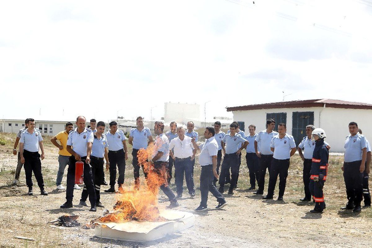 İnfaz memurlarına yangın eğitim verildi