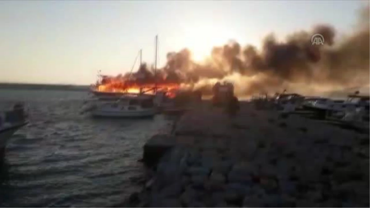 İzmir\'de 4 tekne yandı