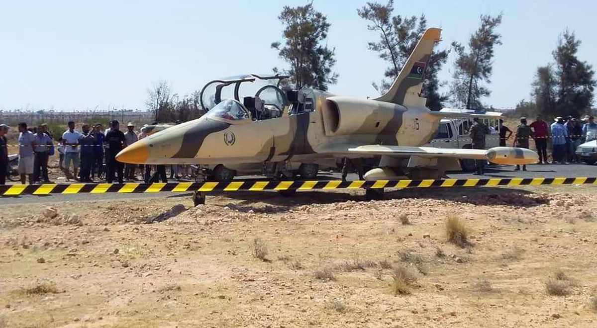 Libya savaş uçağı Tunus\'a zorunlu iniş yaptı