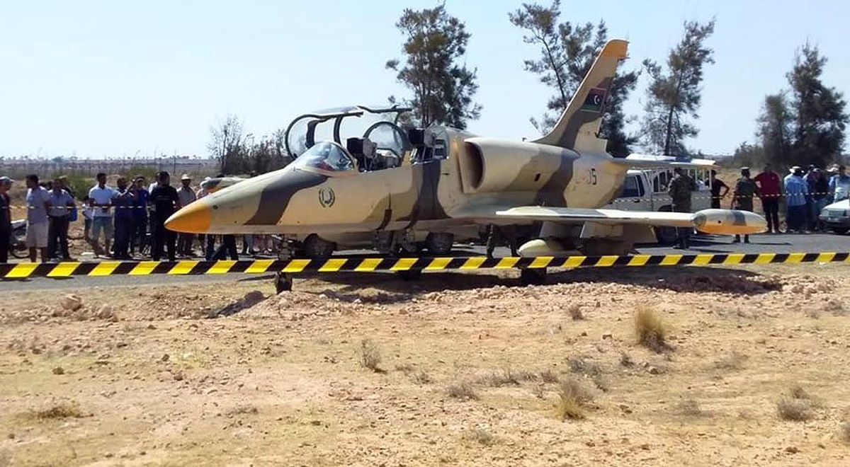Libya savaş uçağı Tunus\'a zorunlu iniş yaptı