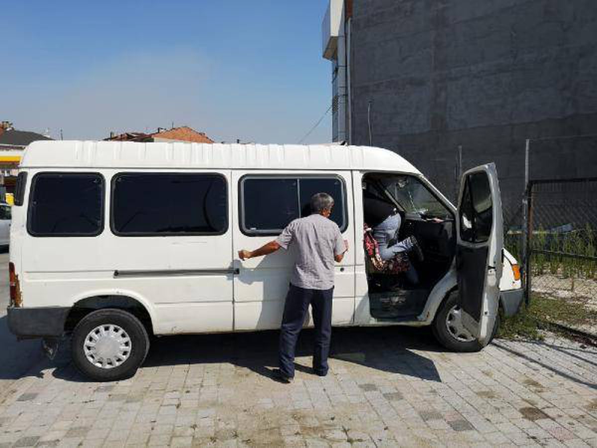 Minibüs hırsızı suçüstü yakalandı