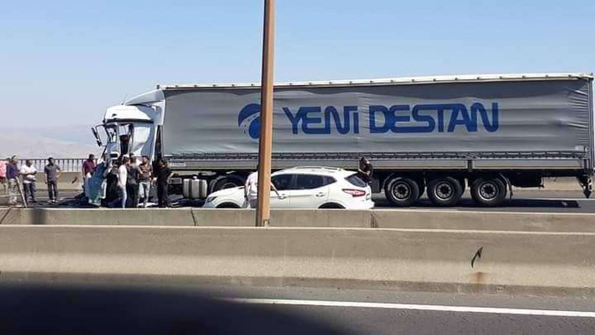 Nurdağı\'nda iki tır çarpıştı: 1 yaralı