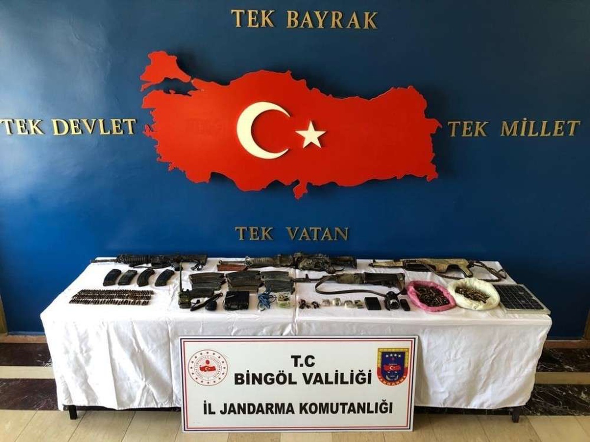 Öldürülen 8 teröristten 3 M-16, 5 kaleşnikof ve çok sayıda mühimmat ele geçirildi