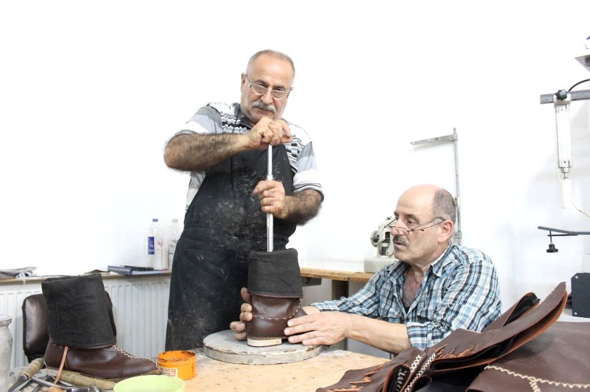(Özel) Hollywood kahramanlarının ayakkabılarını Bursalı usta yapıyor