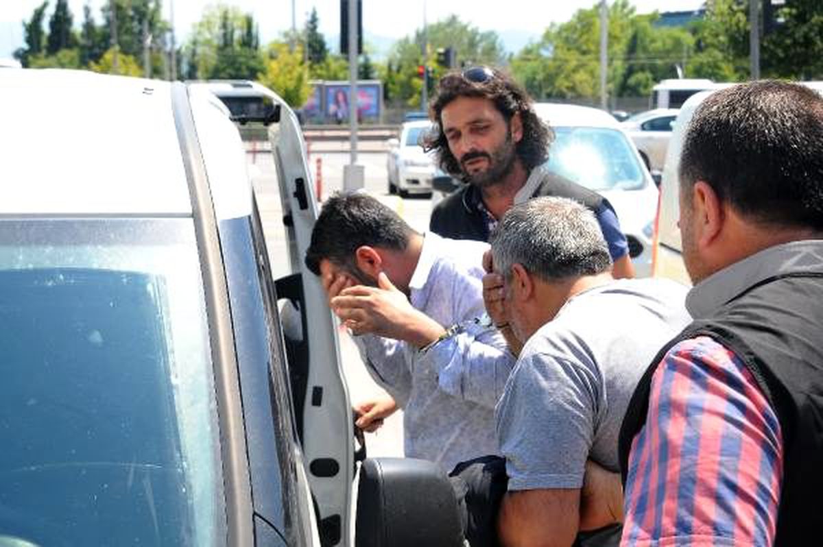 Polis olduklarını söyleyerek gasp yapan 4 kişi yakalandı