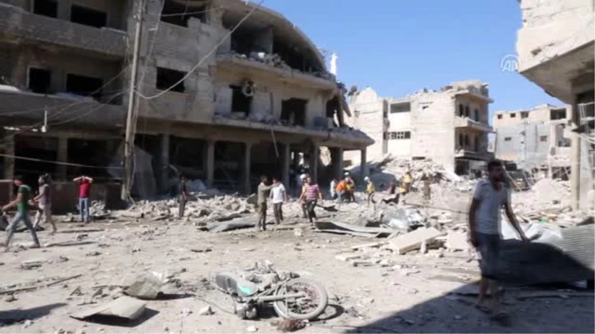 Rus uçakları İdlib\'deki pazar yerini vurdu (2)